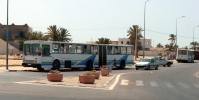 Dva autobusy v Midounu odstaven u meity kam si idii odskoily splnit svou nboenskou povinnost.