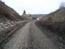 Pokraovn zezu ped pejezdem ulice Lochkovsk