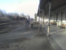 m�stn� skupinka sb�ratel� kov� m��� do kovo�rotu (na fotce hala zcela vlevo) se sv�m �lovkem...
