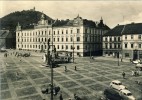M�rov� n�m�st�, potkala se tam s trolejbusem Tatra T 400 do roku 1959.