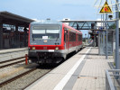 Regionalzug do Rosenheimu krtce ped odjezdem ze stanice Mhldorf am Inn (7/2019)