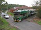Protokolrn vlak do skanzenu Mayrau - odjezd zpt do Prahy, pejezd ul. jar. Seiferta, 13.9.2014