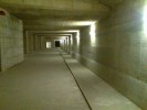 Nstupit linky U10. Vzadu je vidt tunel, kter je vybudovn v dlce nkolika destek metr