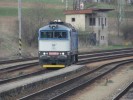 Lokomotiva 754.075 jako hnac� vozidlo R 669 / R 664 prov�d� posun v �st. N�m욝 nad Oslavou