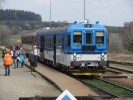 Os 4832 p�ijel do Kralic. Souprava zde j�zdu kon��, lid� p�estupuj� na bus (zde jely ji� 2 autobusy)