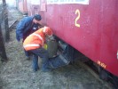 Pln�n� naftov�ho topen�. Teplota pod 10 stupni pod nulou.