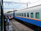 u, vlak 086Ц Astanaymkent (v pozad ndran trhovci)