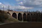 Most pes eku Oslavu v seku Ostrov nad Oslavou - Latoviky, je teno trkov loe, 4. 4. 2015