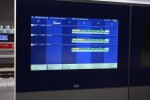Na nstupitch jsou rovn umstny elektronick panely s azenm vlak