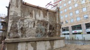 Negrelliho viadukt 29.4.2019: jedna betonov� klenba dodate�n� padla, u� m�la i ��msy