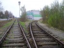 Hned za d�lni�n�m mostem odbo�uje vle�ka ke sklad�m firmy VOG, na kterou se dodnes ob�as zajede.