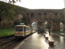 Fotogenick pestupn uzel Porta Maggiore, jezd tu i plno tramvaj
