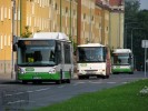 Pr�vod autobus� po Hlavn� t��d� p�ed zast�vkou M�sto, radnice