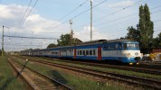 452 017 - 7 v tandemu s elektrickou jednotkou ady 451 prv opout stanici Praha - Hostiva