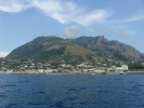 Termální ostrov Ischia - město Forio a vyhaslá sopka Epomeo 789 m n.m.
