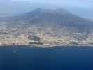 Předměstí Neapole se sopkou Vesuv z letadla 24.6.2017