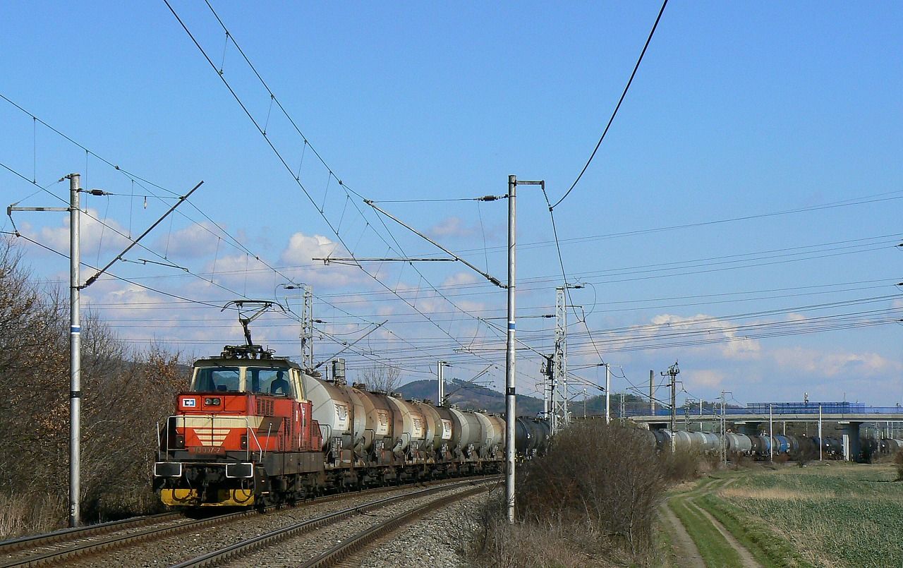 110.007 , Lhotka nad Be�vou - vytahuje vozy z DEZY, 1.4.2010, foto:Vojt�ch G�ek