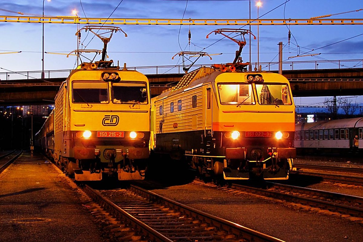 150 215+151 023 Praha PON, 11.11.2010