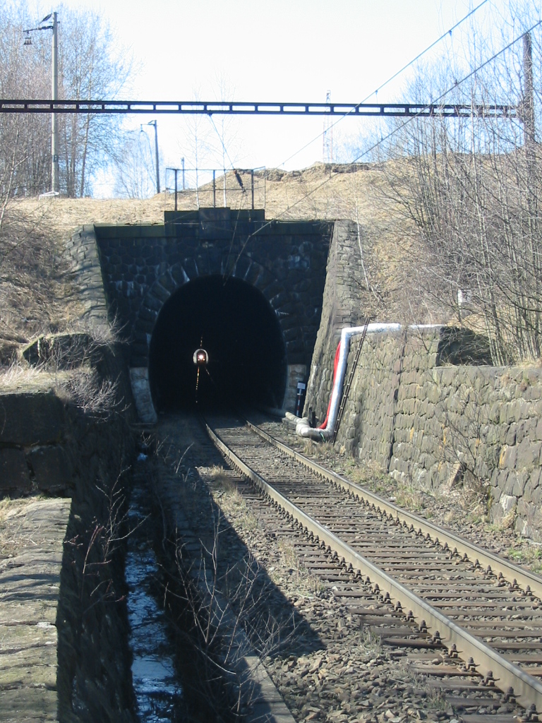 Pohled skrz tunel