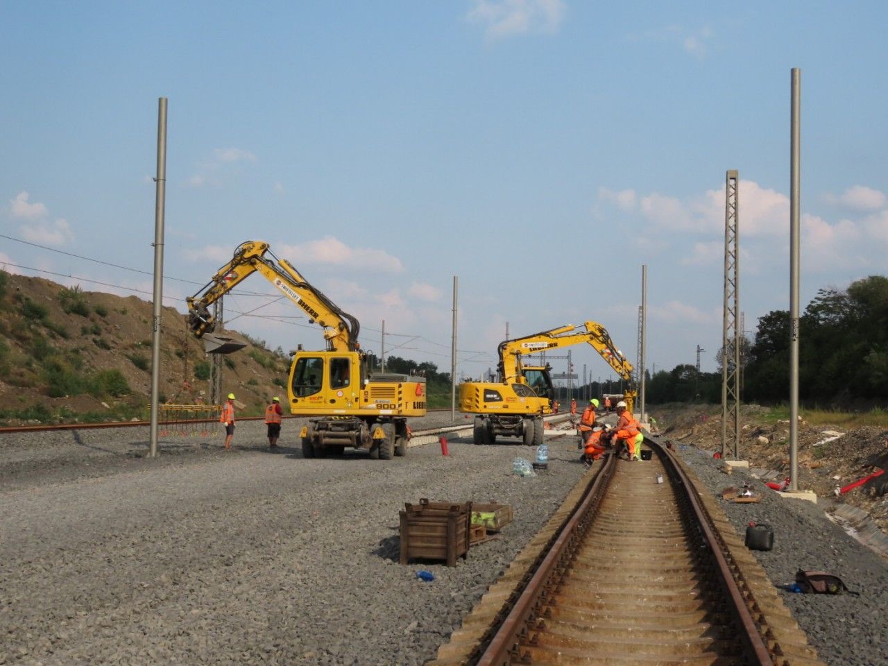 Obvod Eden 26.8.2019: pokl�dka pra�c� koleje 202 a napojov�n� koleje 203