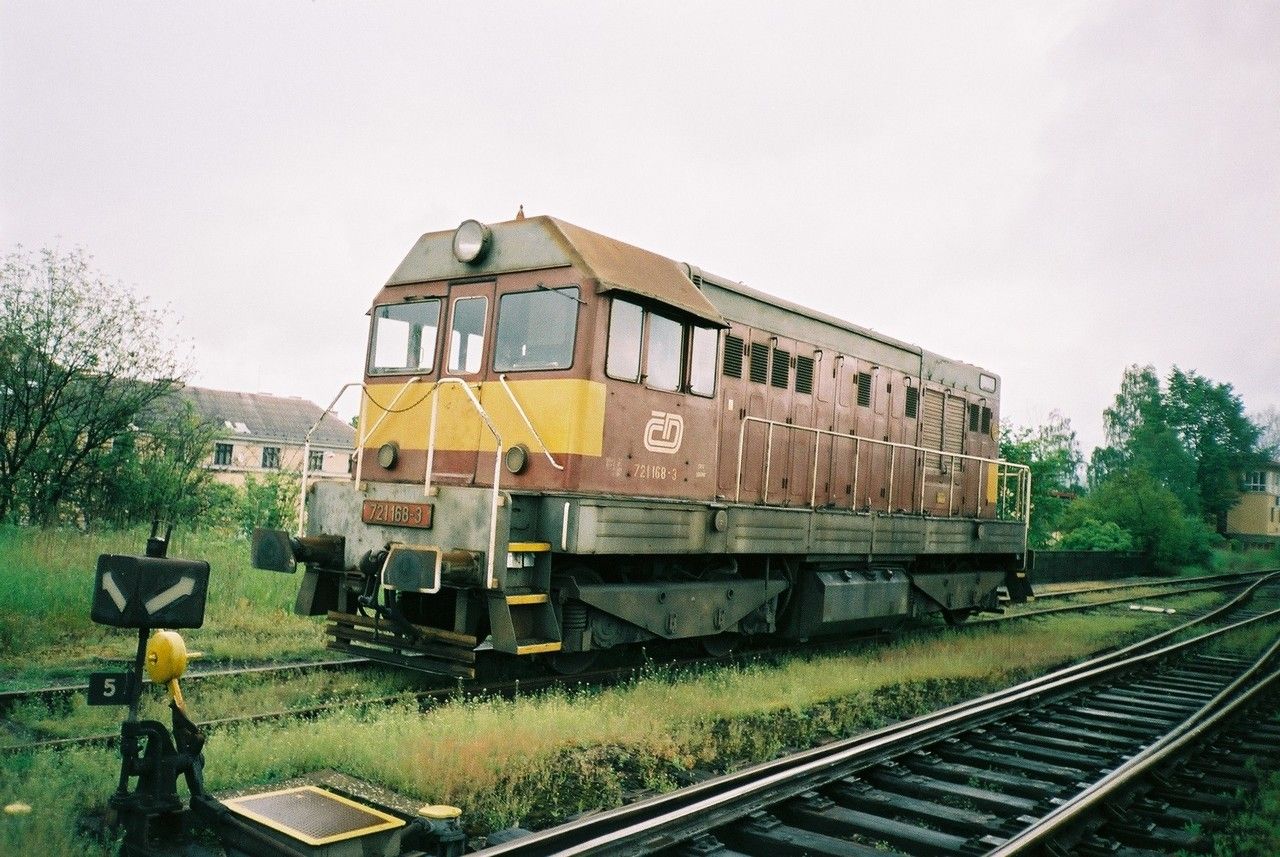 Velk Hektor 721.168 v domovsk stanici Rakovnk, 12.5.2002