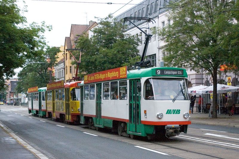 Ve �tvrtek jedin� grosszug v provozu s cestuj�c�mi proj�d� �tvrt� Neustadt.
