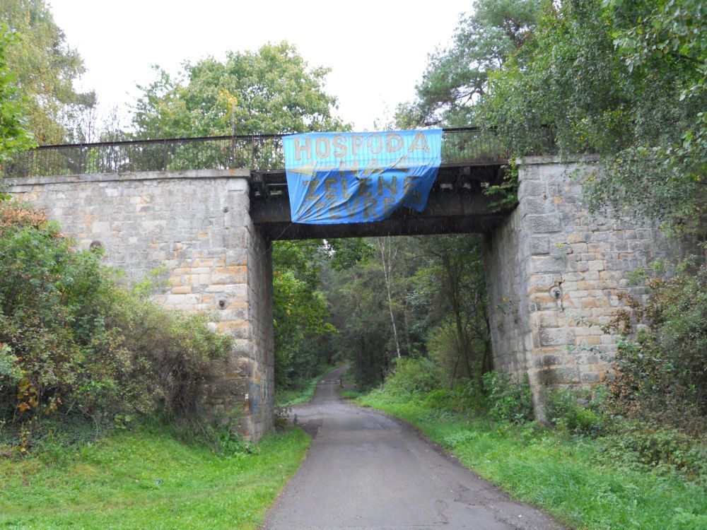 Most na Val�e. Nen� moc dobr�m stavu