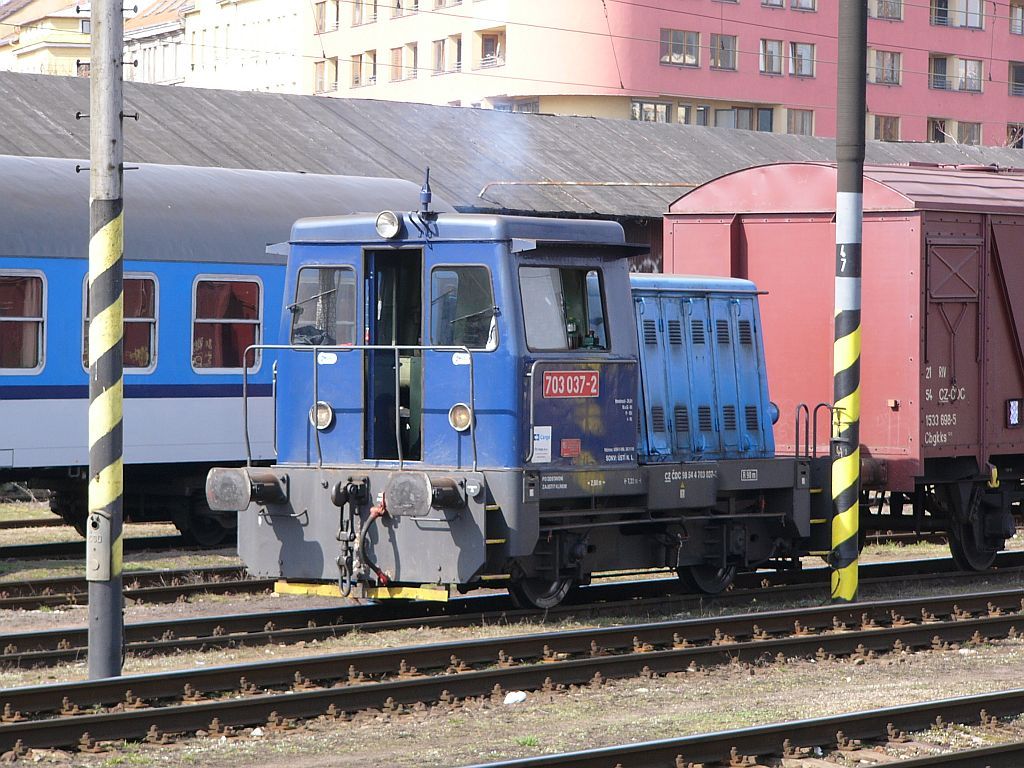 703 037 Praha-Vrovice (8. 4. 2013)
