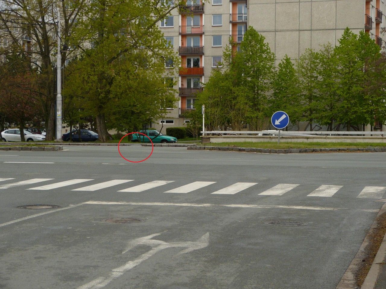 Kiovatka Petrof - pohled z ulice Na Brn smrem k Brnnsk, njezd pro cyklisty
