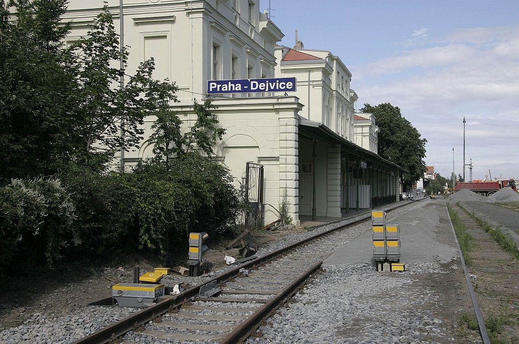 Odjezdov� n�v.+ pro posun,kolej 6 a 4