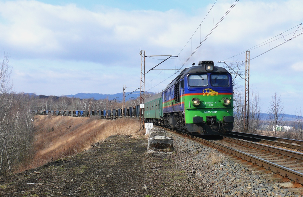 Walbrzych Glowny : M62-1681 s nkladnm vlakem do Boguszowa Gorce 