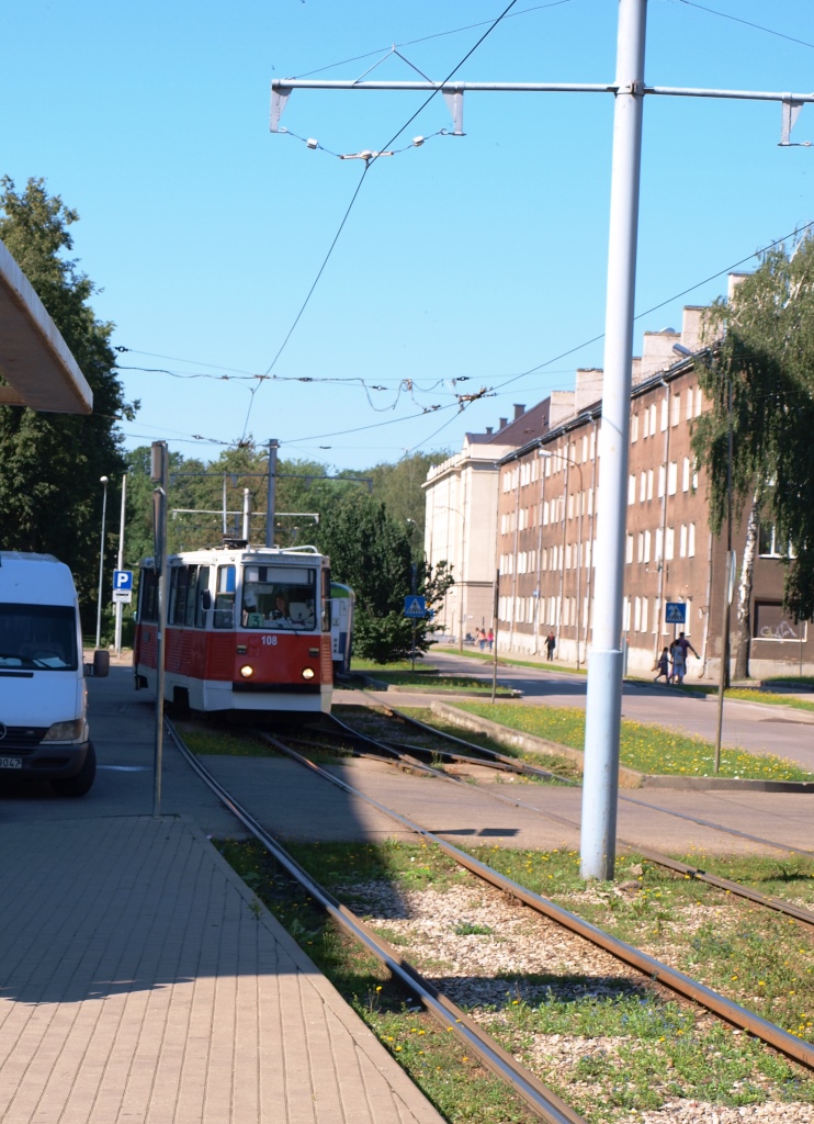Linka 3 je specifick� v tom, �e p�ej�d� do protism�ru a n�sledn� odbo�uje vlevo. 