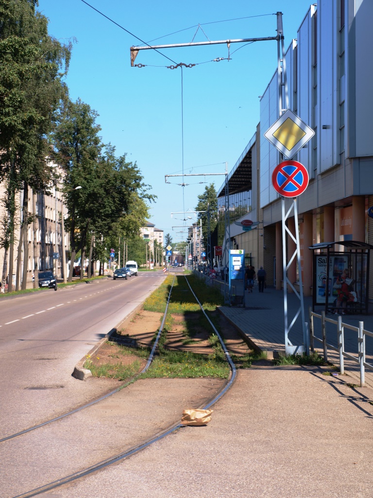 Pokra�ov�n� trasy linky 3 po zabo�en�. Vid�t kr�sn� p��klad rusk�ho Umweltfreunschaftu.