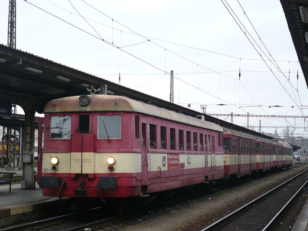 831 182-1 Olomouc hl.n.(15.11.2007,foto-Ale� Kr�ka)