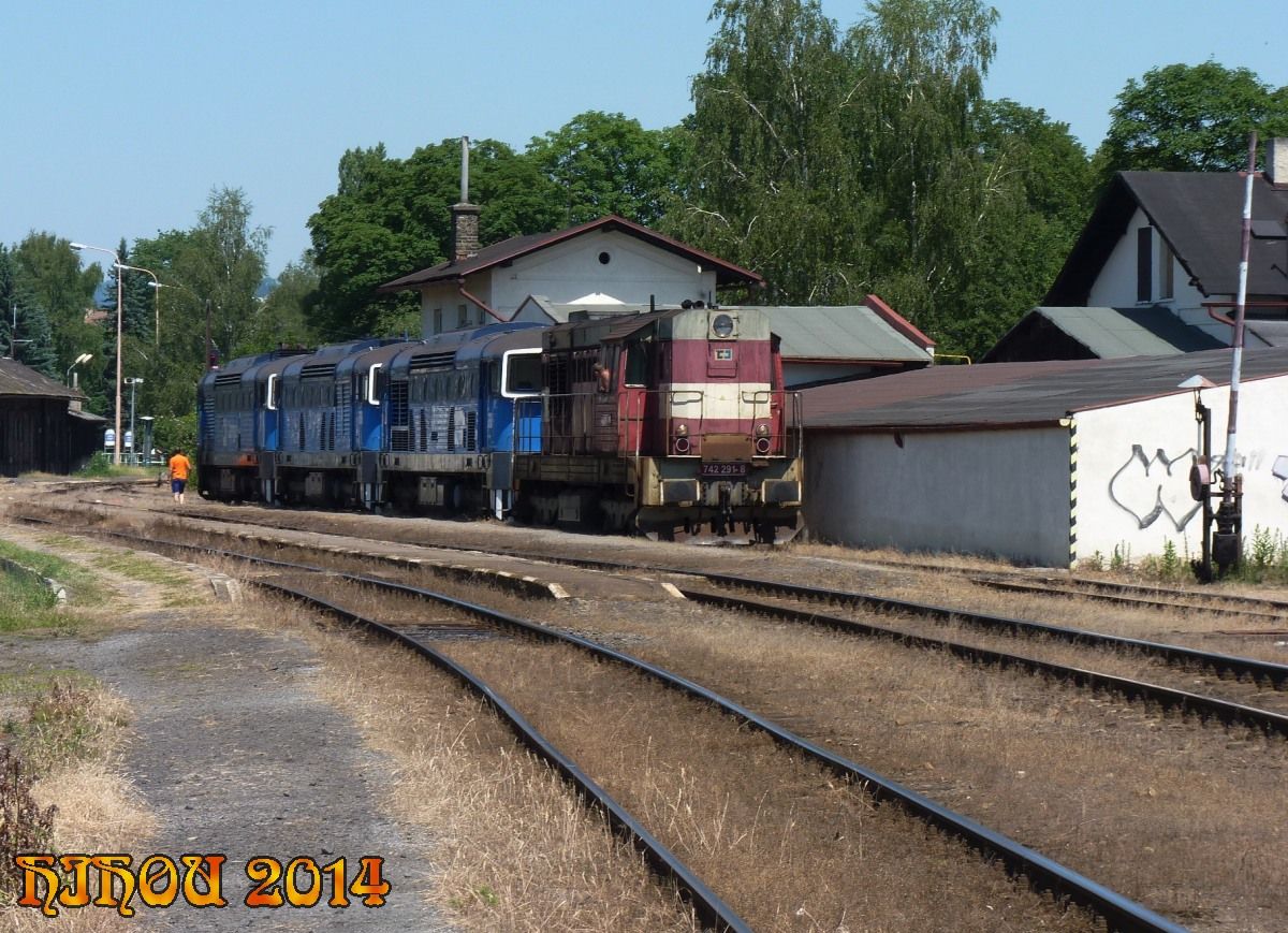 Soupravov� vlak do Jest�eb�