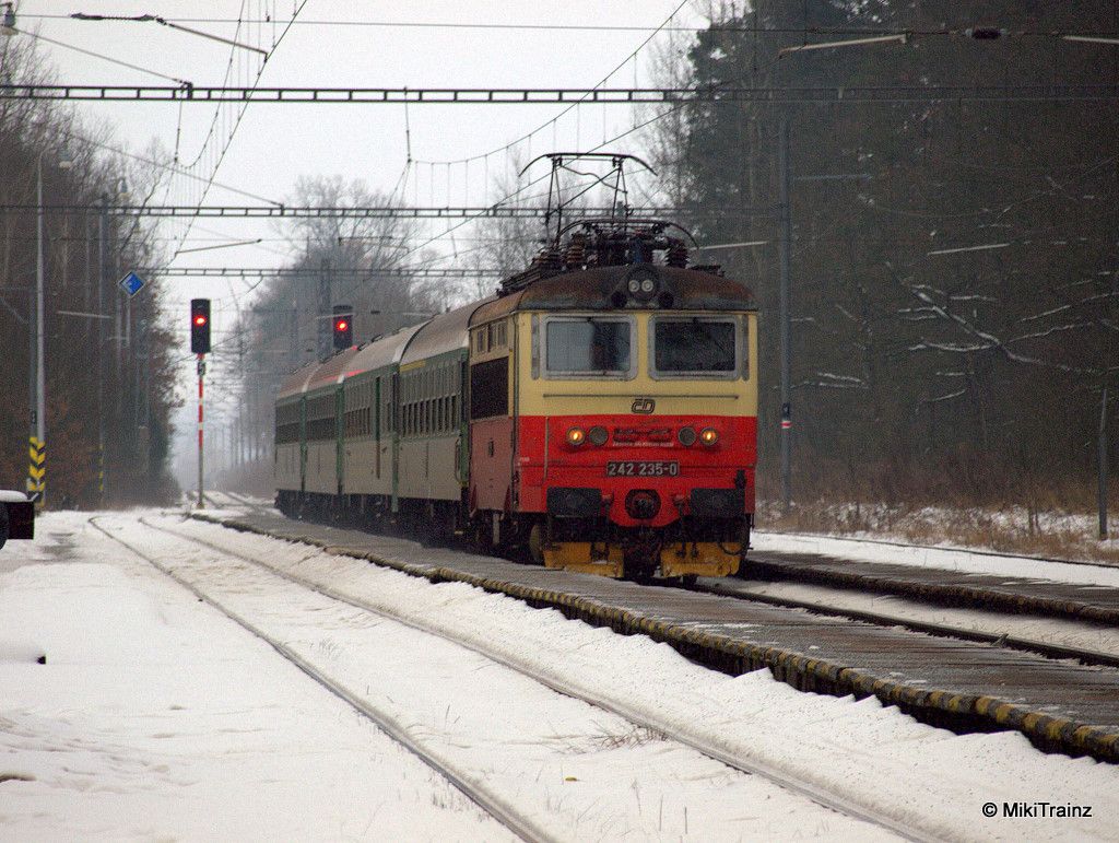 242 235-0 na R924 Hejtman