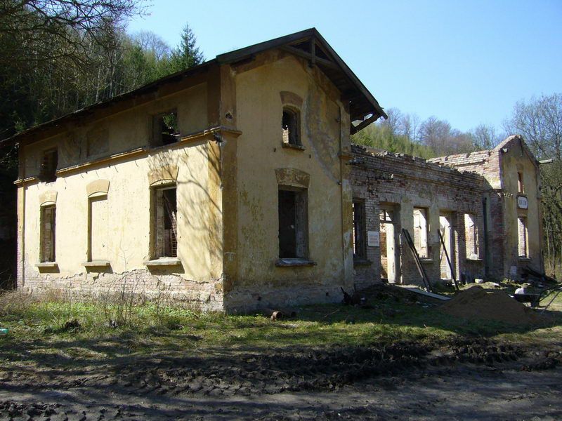 zcenina ndran budovy Doln Cetno