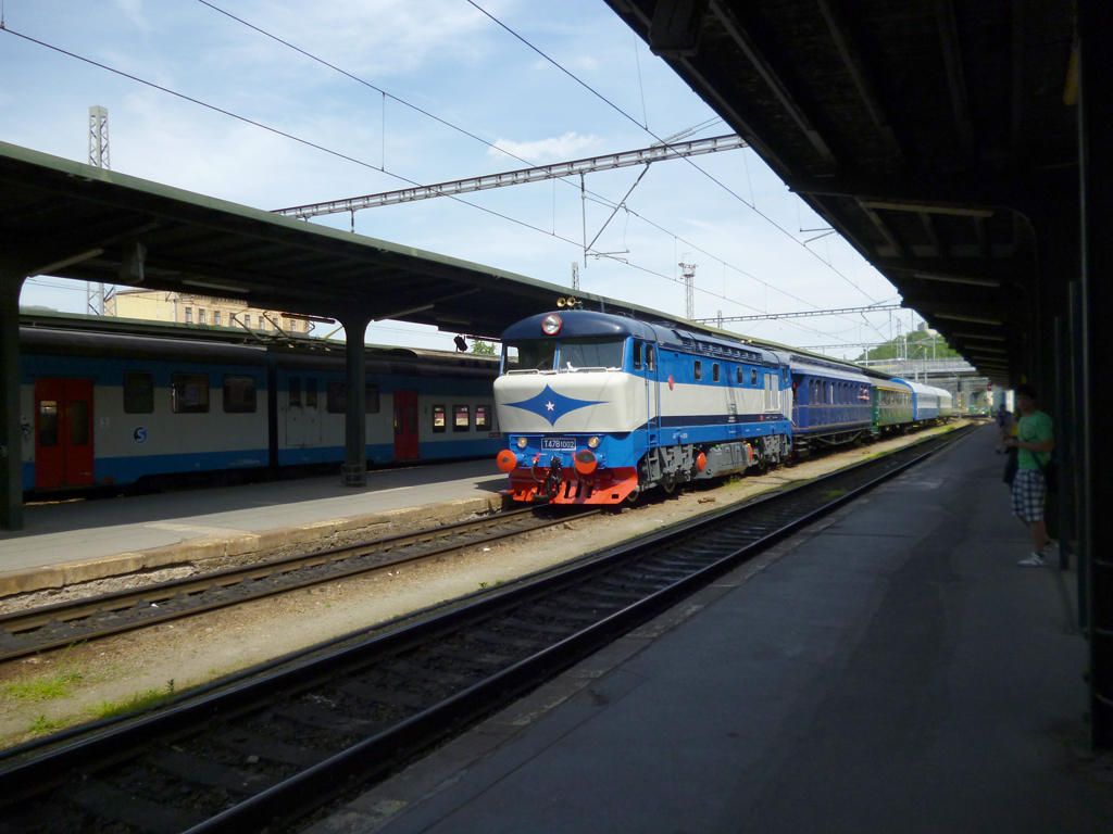 T 478.1002 se zvltnm vlakem - Praha Masarykovo ndra, 11.5.2012