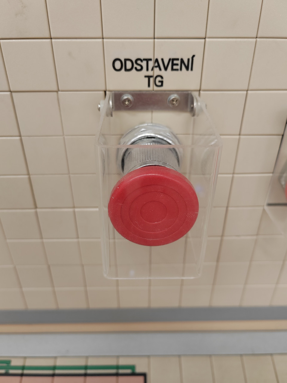 Tla��tko odstaven� turb�ny. 
