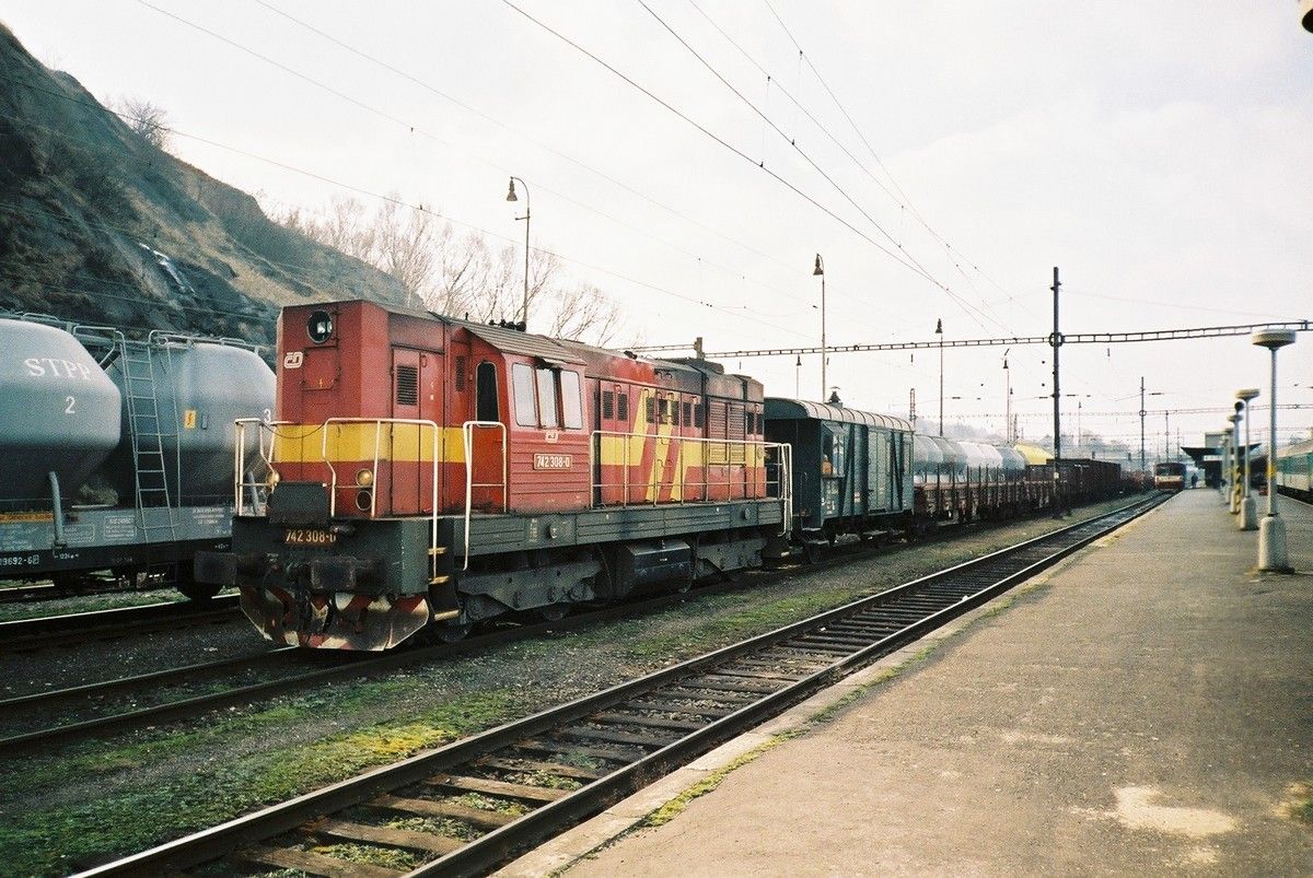 742.308 v manip. vlaku, nevm jestli do Roztok i Rudn, v st. Beroun dne 18.2.2002