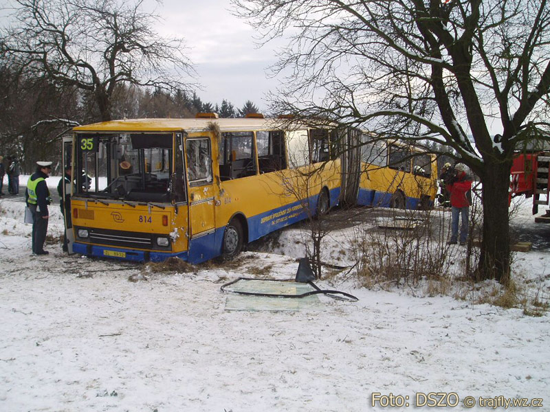 Autobus 814 pi sv nehod mezi tpou a Velkovou dne 03.01.2008)