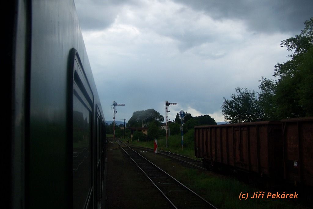 Odjezdov� n�v�stidla (zleva):  L1-3, L2; Se�a�. n�v�stidlo Se1