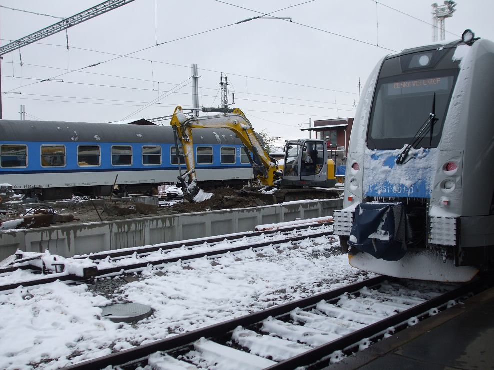 Pr�ce na 4. n�st. nezastavil ani p��chod zimn�ho po�as�.