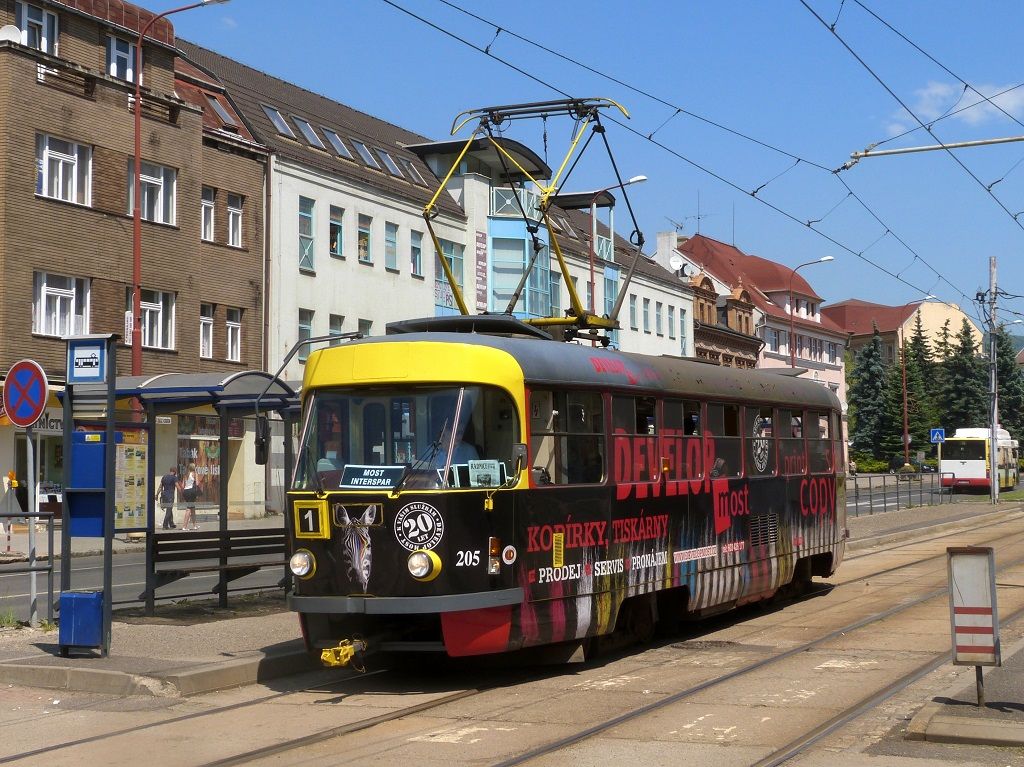 Litv�nov, zast�vka obchodn� d�m.