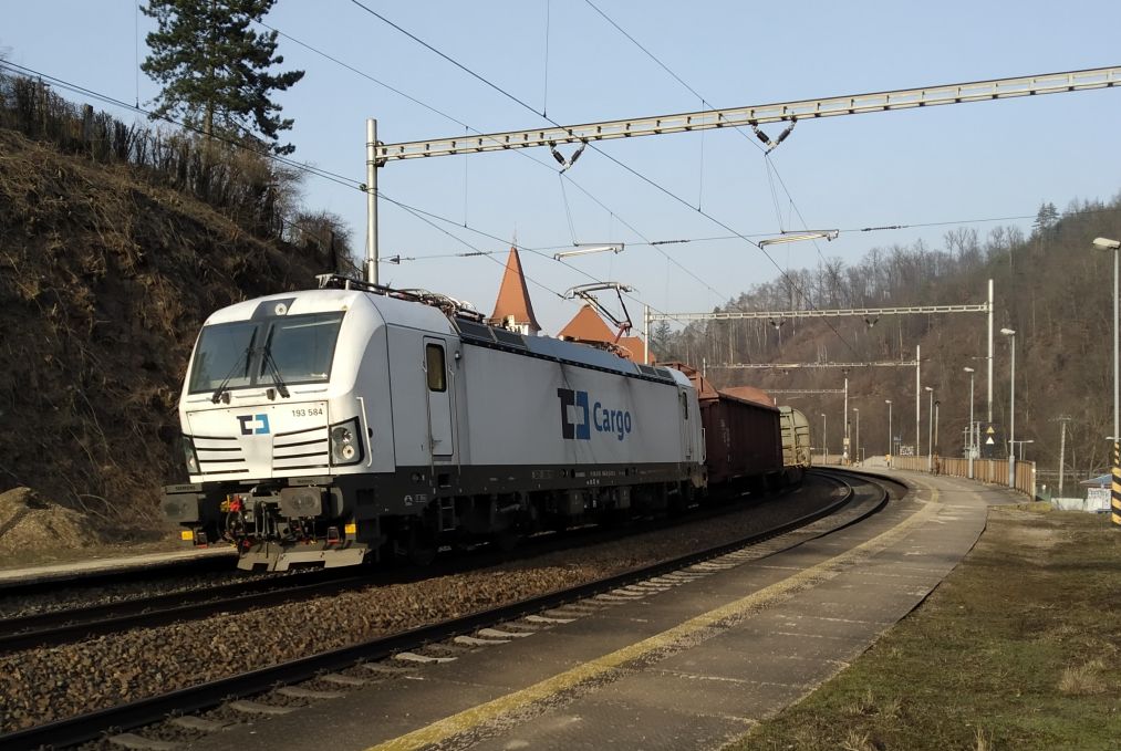 26.2.2021, 15:35  -  Alpha Trains Luxembourg / D Cargo 193 584