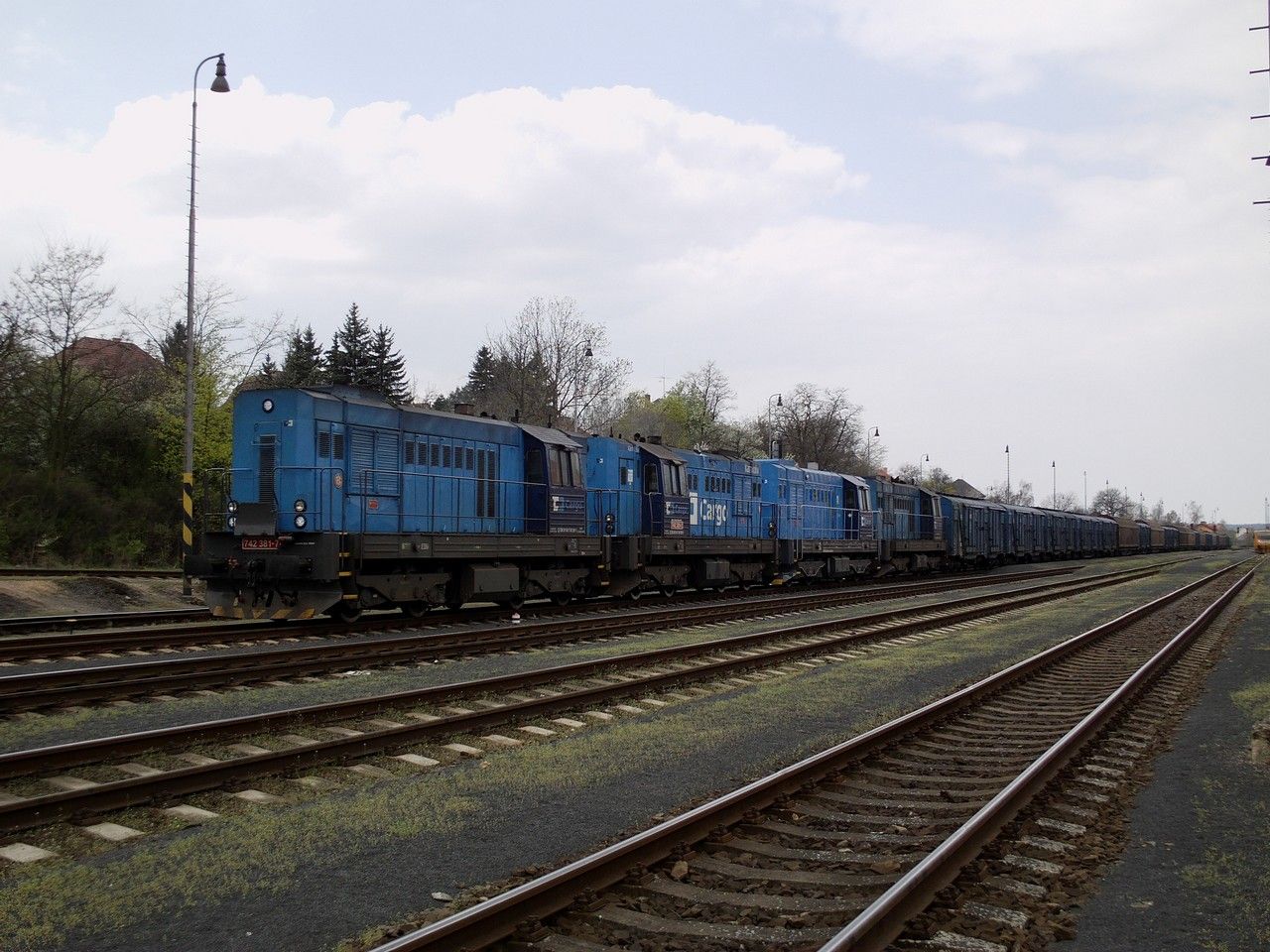 742.381+?+2xneinn loko v nkv do Berouna v st. Rakovnk, 17.4.2011