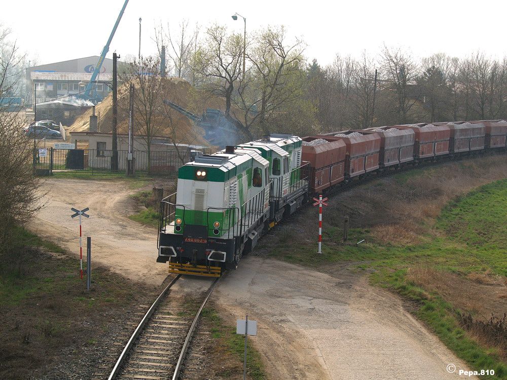 740.863+740.668 p�ij�d� s lo�enou soupravou do Ho�elic, 01.04.2014