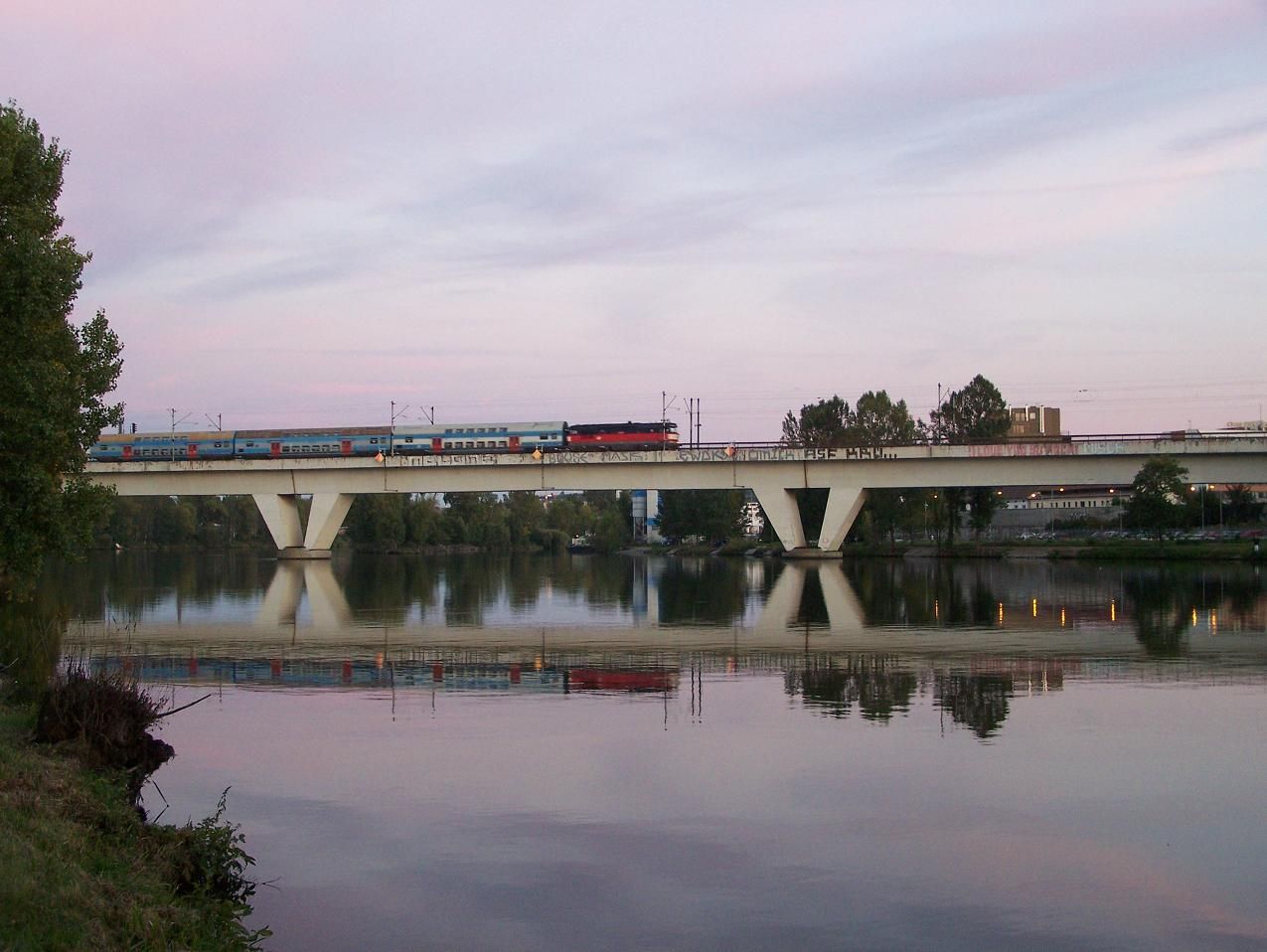 749.121 na �ele sv. 9064 - Praha Hole�ovice - 28.9.2012.