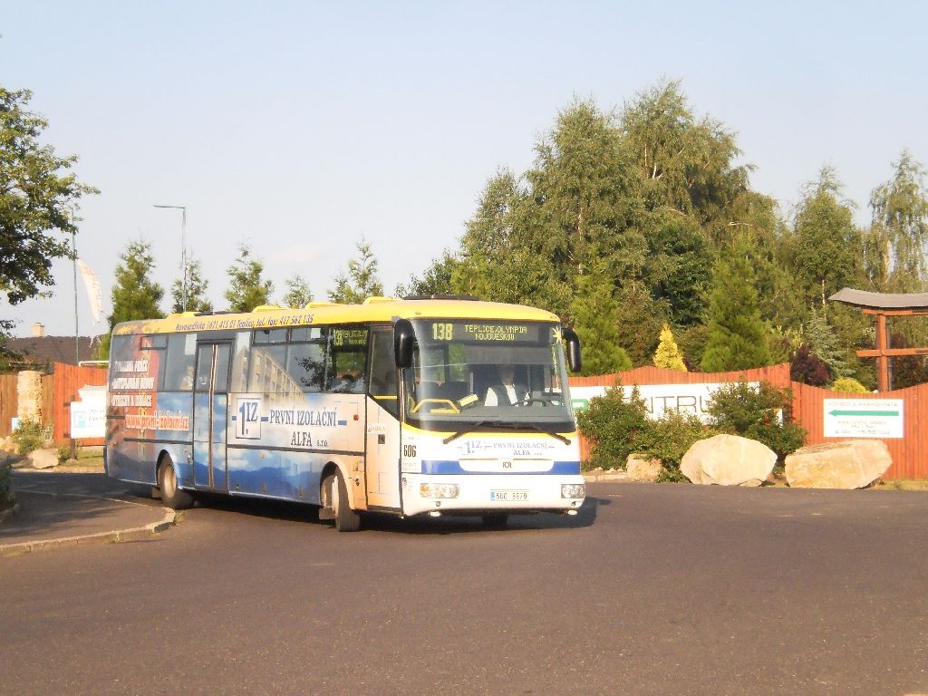 606 na 138 proj�d� kolem Natur Centra, mimo sn�mek pak v t�sn�m z�v�su 443 na 128