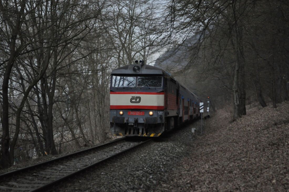 749 121-0 Os 9057 Praha-Zbraslav 26.3.2011